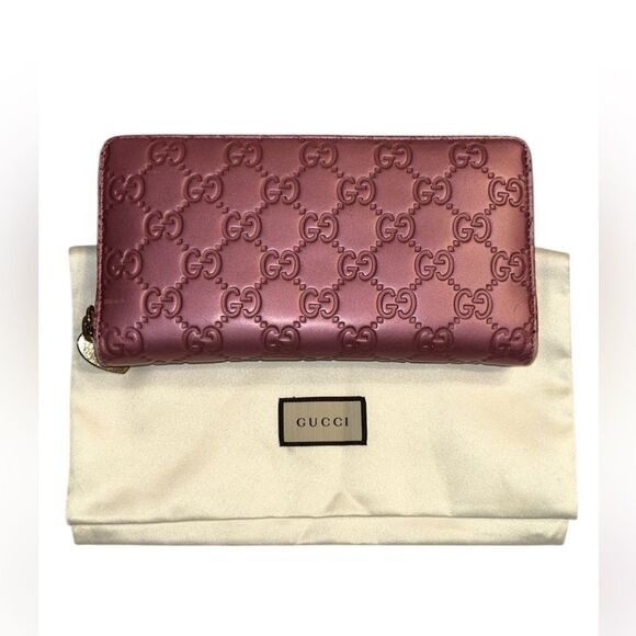 Authentic Gucci GG Signature Continental Pink
Leather Zip Around Wallet - Picture 1 of 16